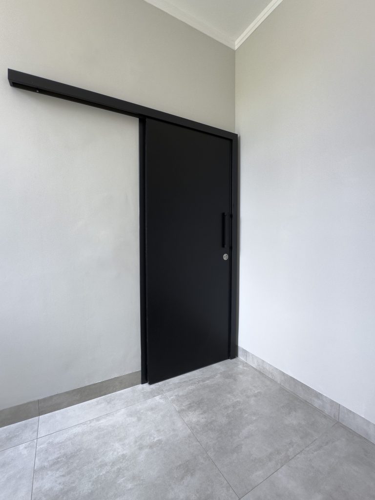 Kit Porta de Correr Laqueado Preto PU